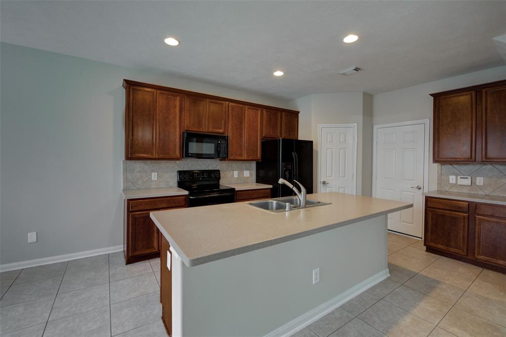 23 S Burberry Park Circle, The Woodlands, Texas image 7