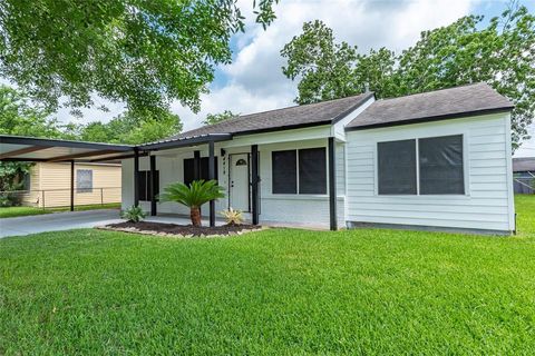 Single Family Residence in Houston TX 4419 Hartsville Rd Road.jpg