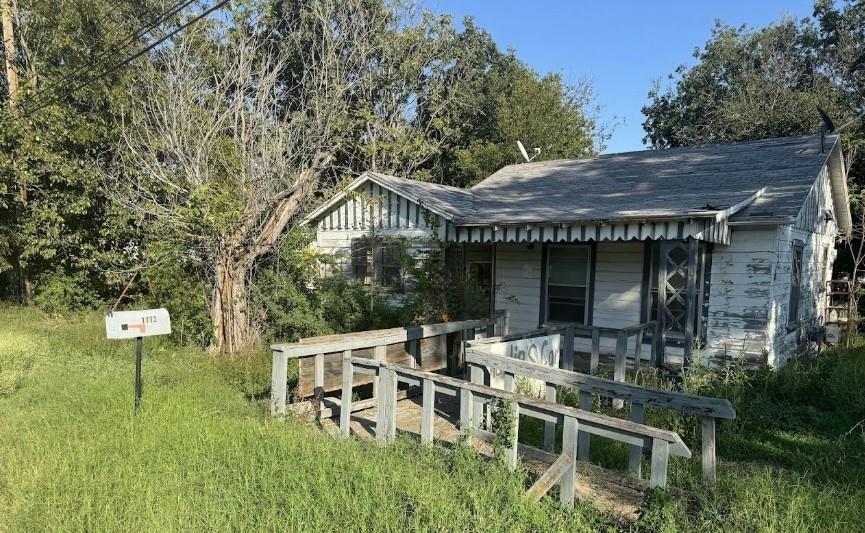 1112 N Austin Street, Comanche, Texas image 1
