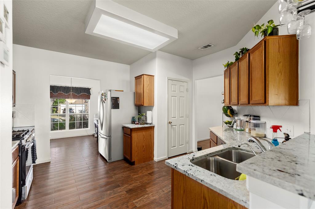 19527 Hardwood Ridge Trail, Cypress, Texas image 16