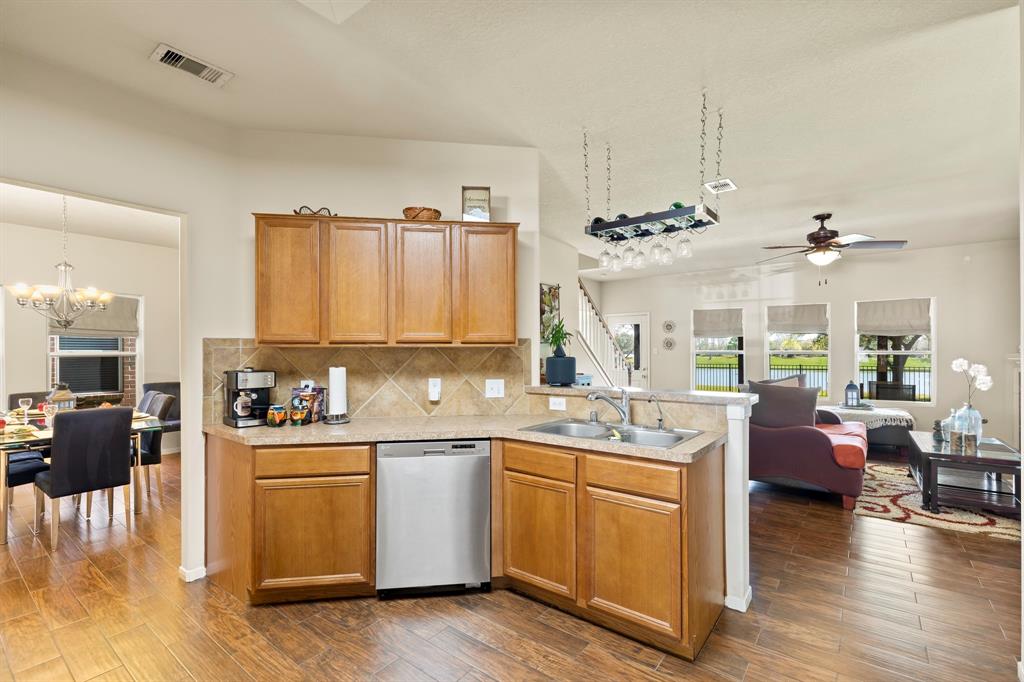 19527 Hardwood Ridge Trail, Cypress, Texas image 13