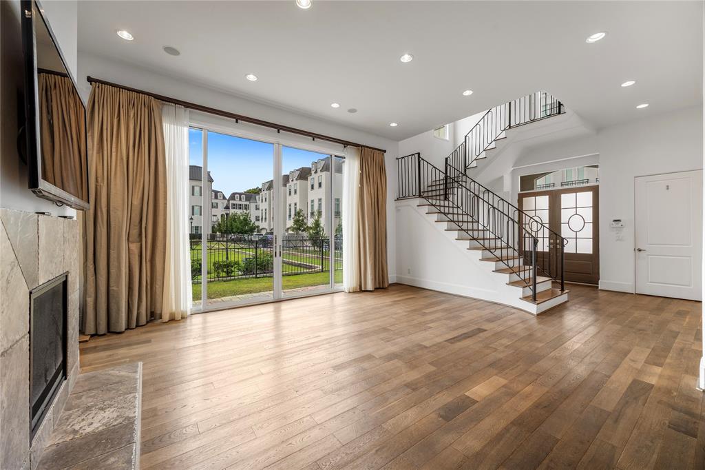 Houston, Texas 77043, United States, 4 Bedrooms Bedrooms, ,5 BathroomsBathrooms,Residential,Active,189011