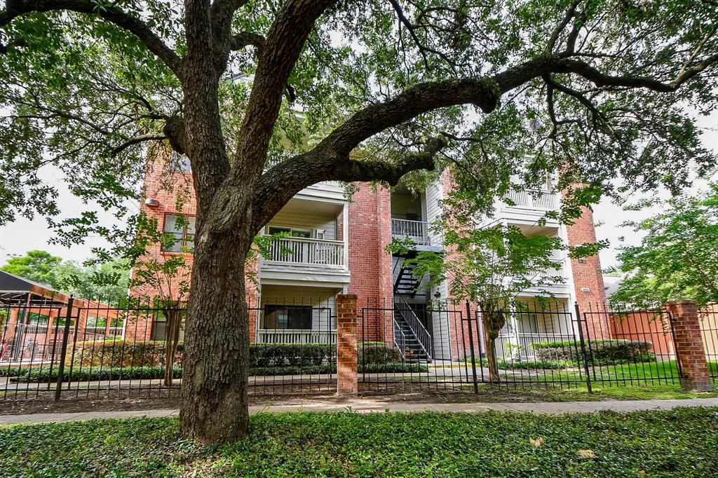 4041 Drake Street #302, Houston, Texas image 2