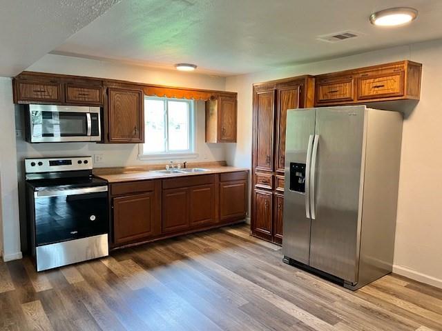 55 Blue Bonnet Court, Lake Jackson, Texas image 4