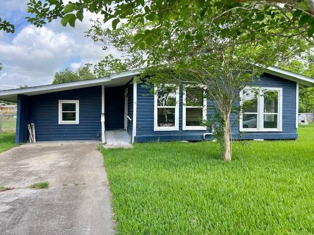 55 Blue Bonnet Court, Lake Jackson, Texas image 1