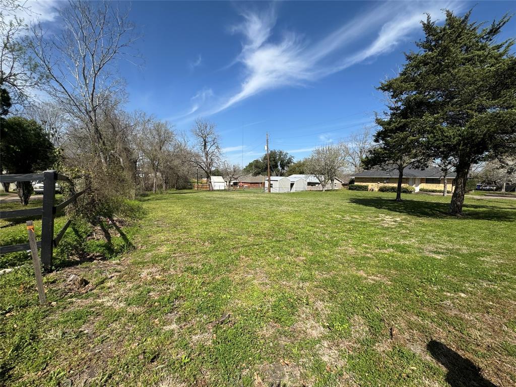 N Drumm Street, Brenham, Texas image 3