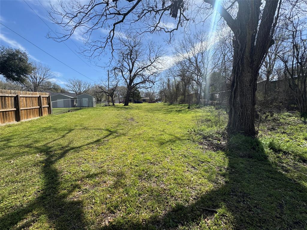 N Drumm Street, Brenham, Texas image 9