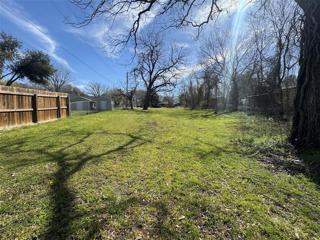 N Drumm Street, Brenham, Texas image 7