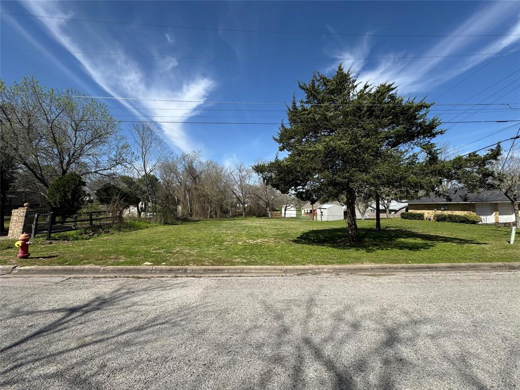 N Drumm Street, Brenham, Texas image 2