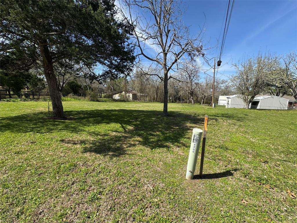 N Drumm Street, Brenham, Texas image 4