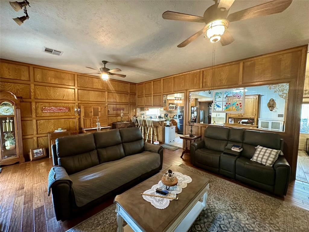 131 Holly Throw Circle, Livingston, Texas image 16