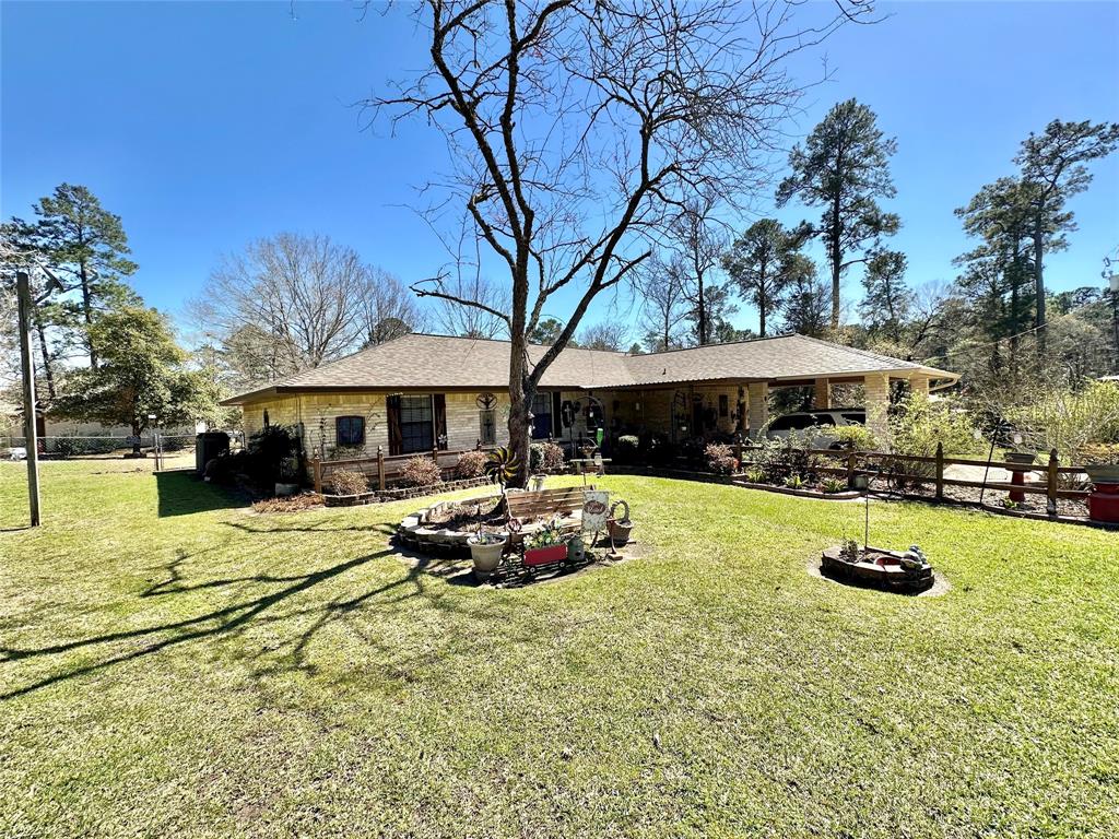 131 Holly Throw Circle, Livingston, Texas image 2