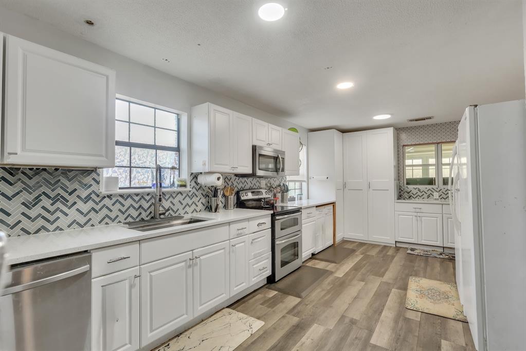 2254 Hawk Meadows Road, Pearland, Texas image 4