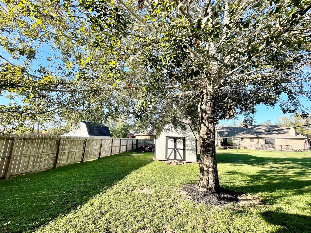 511 Oyster Creek Drive, Richwood, Texas image 10