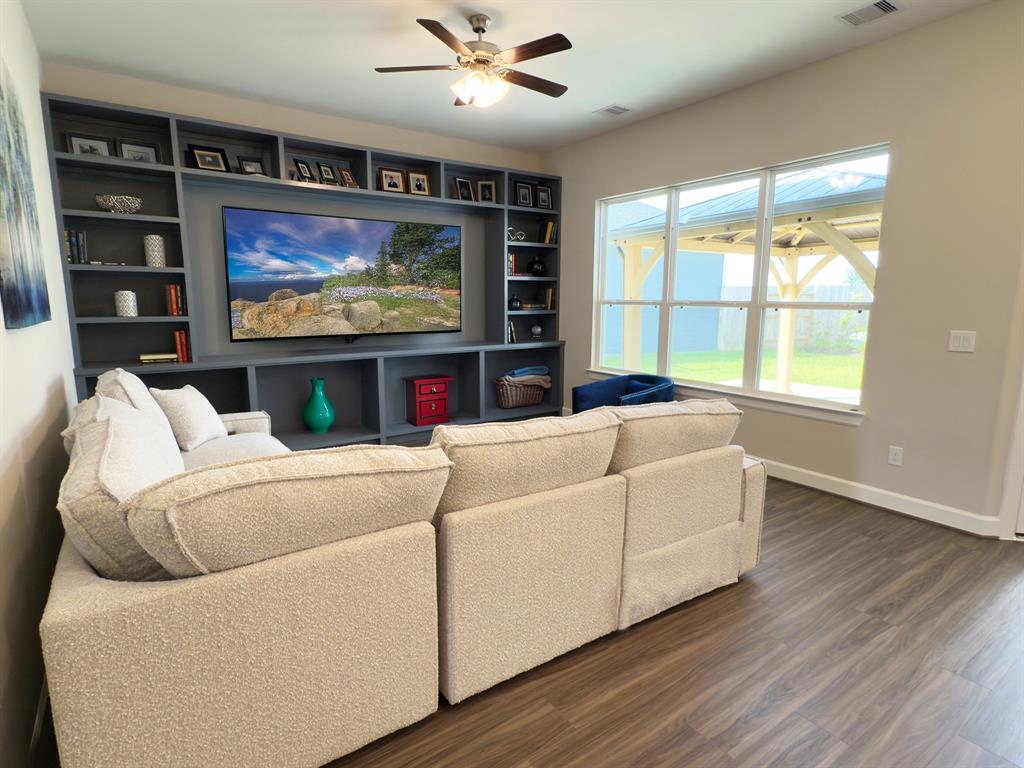 1306 Hidden Oaks Drive Dr, Tomball, Texas image 3