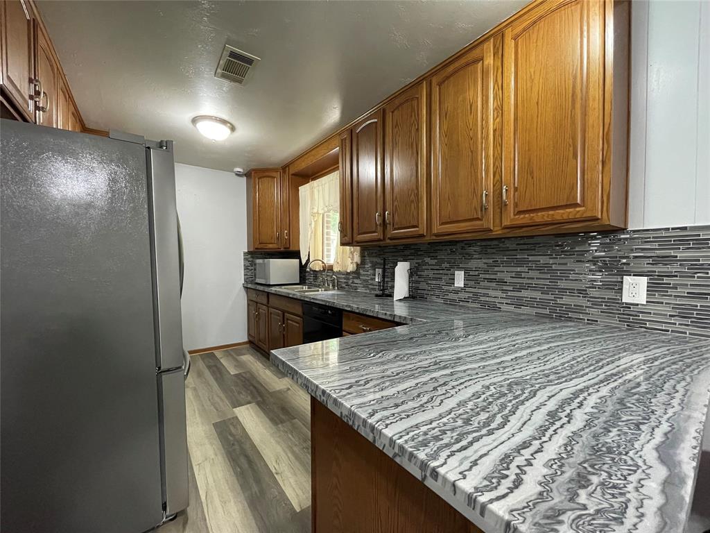 656 Rhone Street, Beaumont, Texas image 8