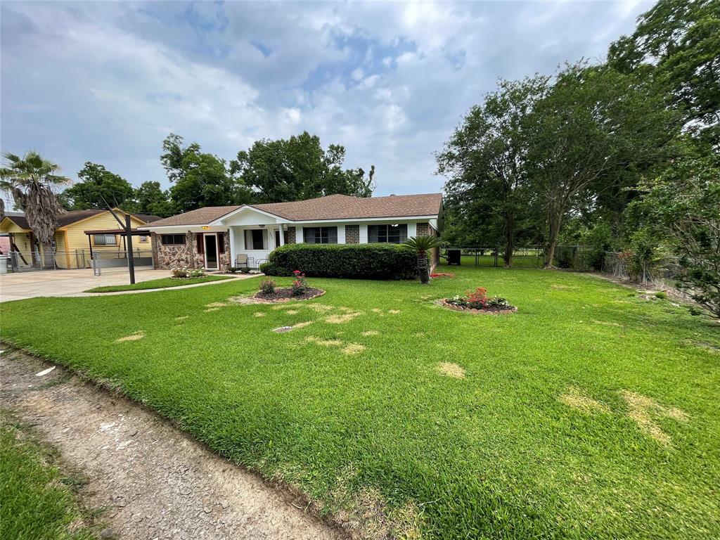 property-search 3 656 Rhone Street
