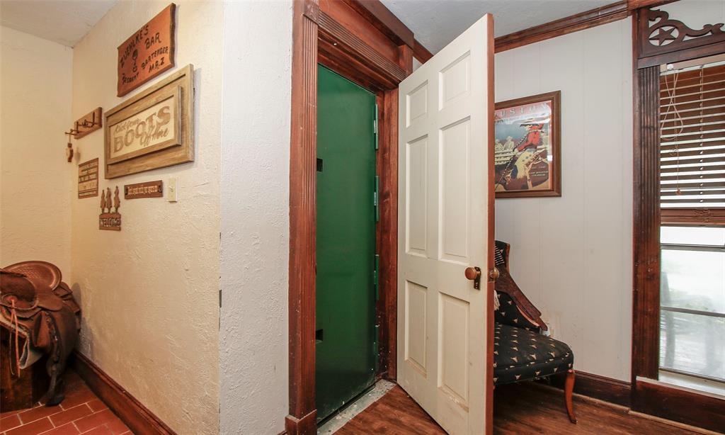 Photo 5 of 40 of 14834 Waynewood Drive house