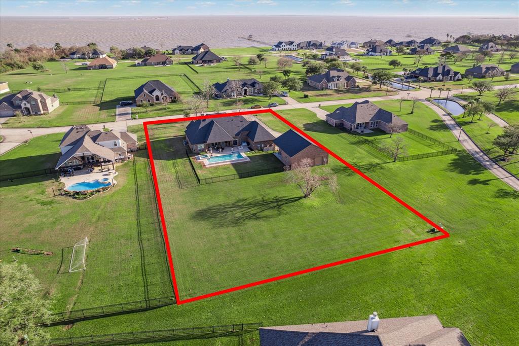 6411 Fisher Reef Drive, Beach City, Texas image 2