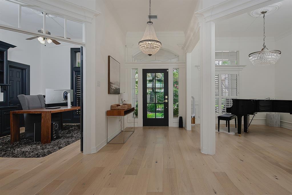 26 W Fairbranch Circle