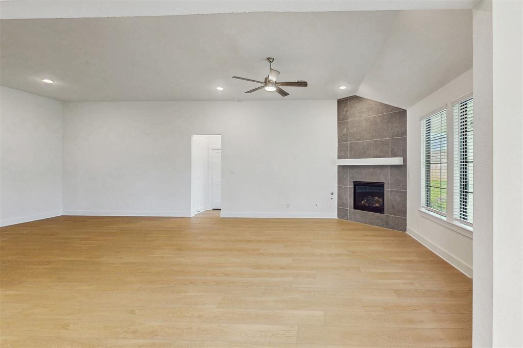 21811 Hibiscus Hedge Trail