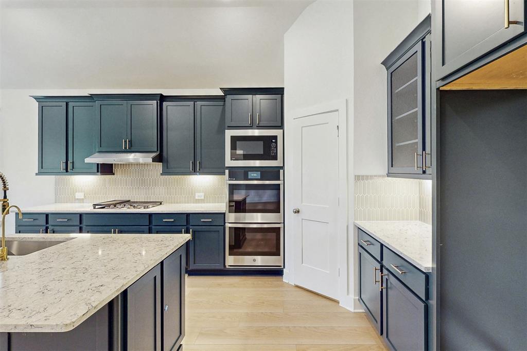 21811 Hibiscus Hedge Trail