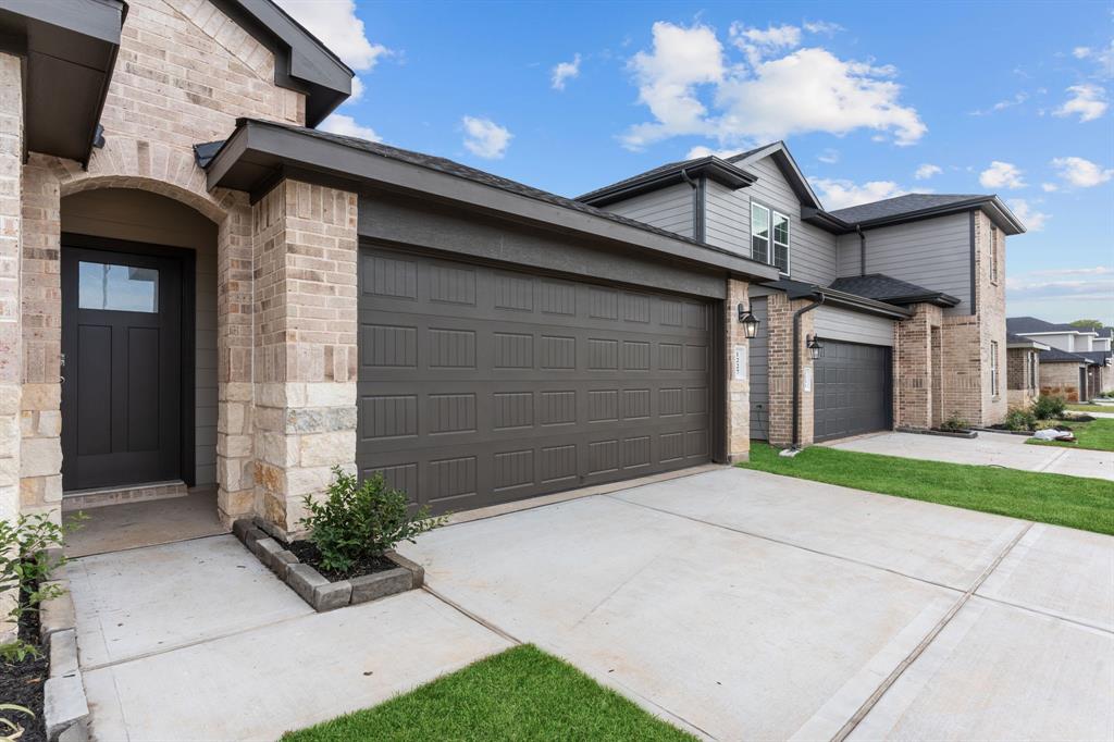 1703 Stelvio Pass Drive, Richmond, Texas image 3