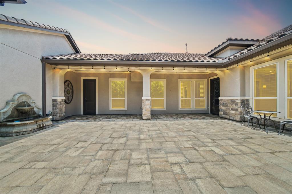 47 Quiet Vista Drive, Sugar Land, Texas image 6