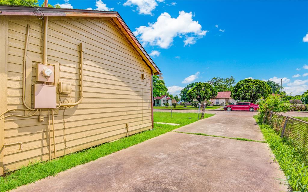 22 N Avenue D, Freeport, Texas image 10