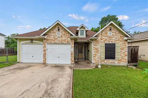 Single Family Residence in Houston TX 4529 Clover Street.jpg