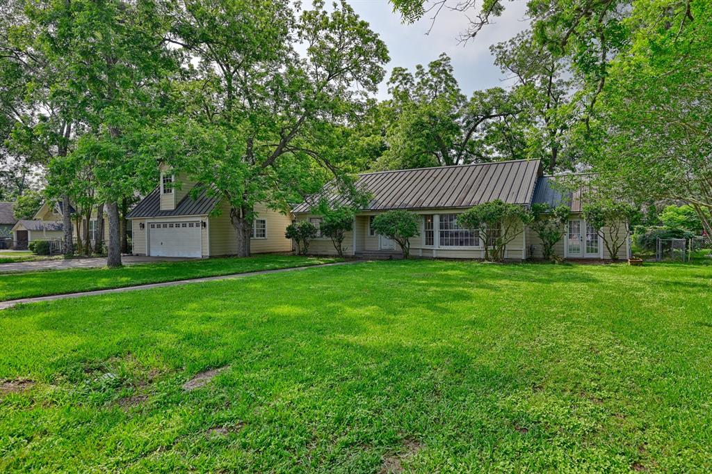 708 4th Street, Sealy, Texas image 2