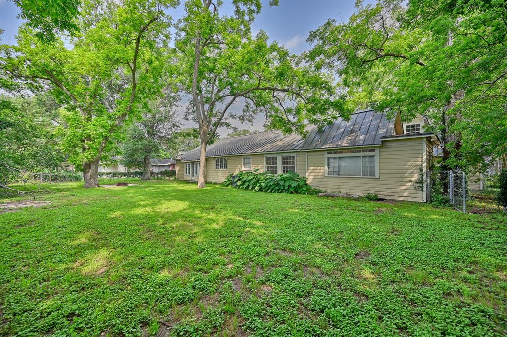 708 4th Street, Sealy, Texas image 5