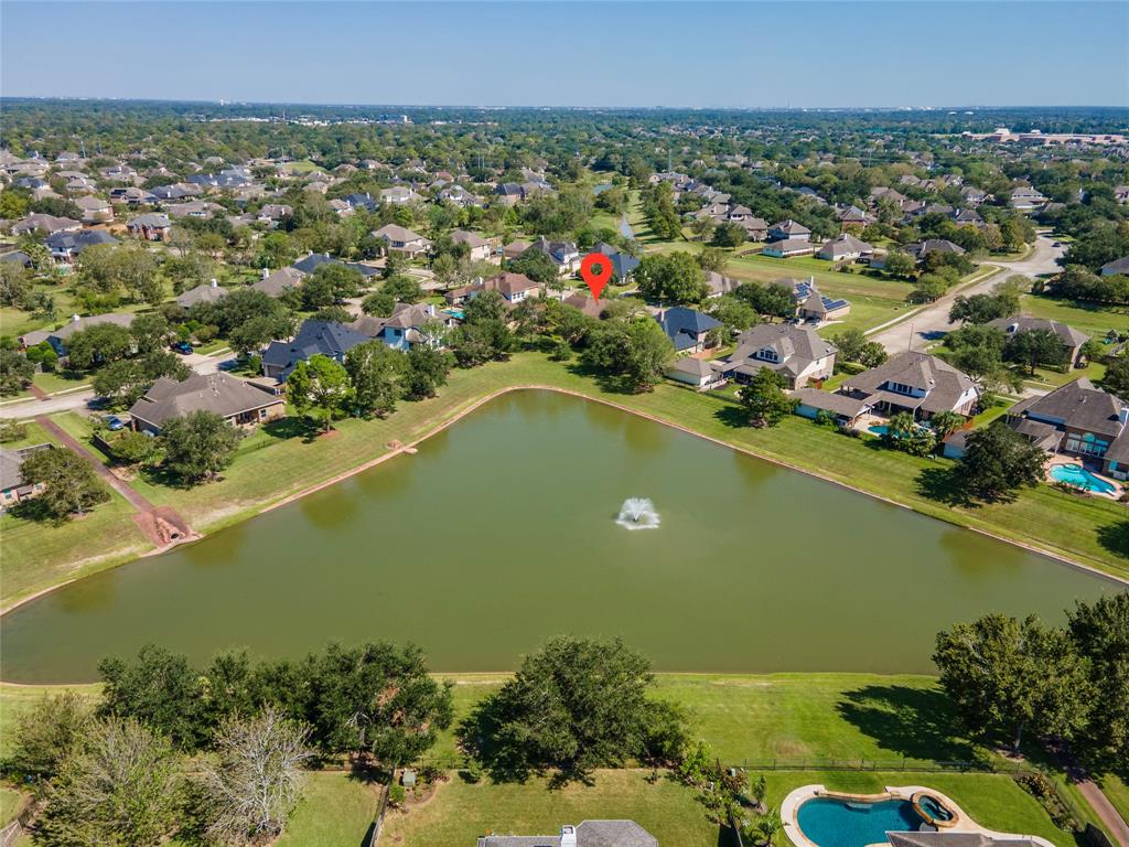 1914 Sandy Lake Drive, Friendswood, Texas image 2