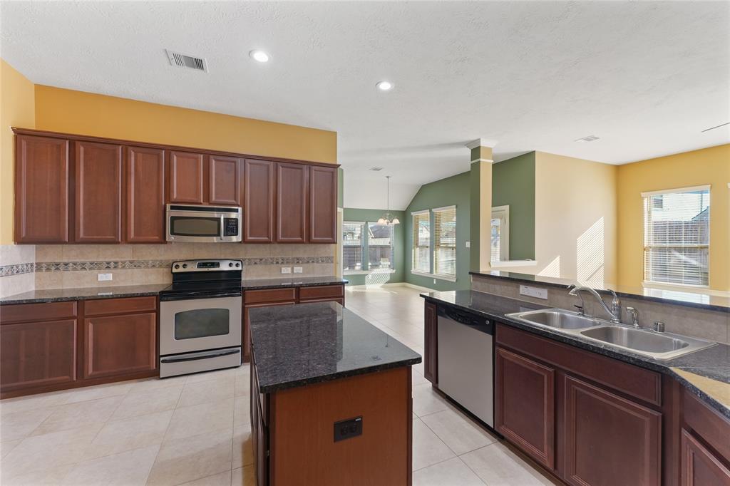 3635 Sunlight Hill Lane, Spring, Texas image 17