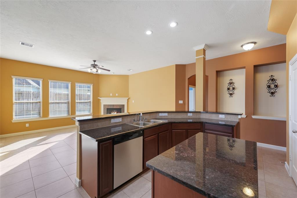 3635 Sunlight Hill Lane, Spring, Texas image 15