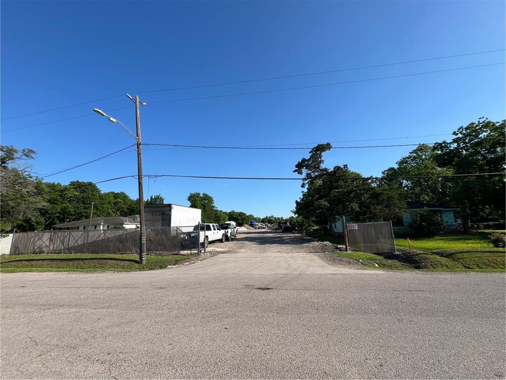 6007 Brookfield Drive, Houston, Texas image 1