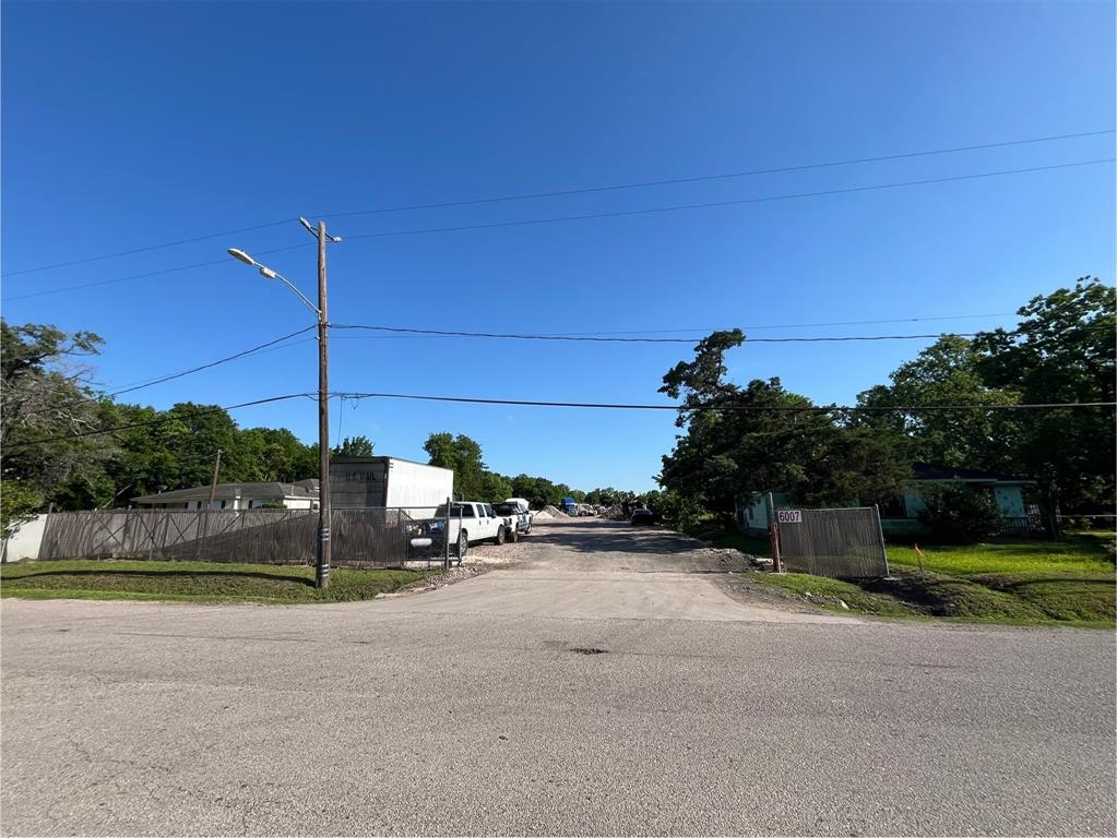 6007 Brookfield Drive, Houston, Texas image 3