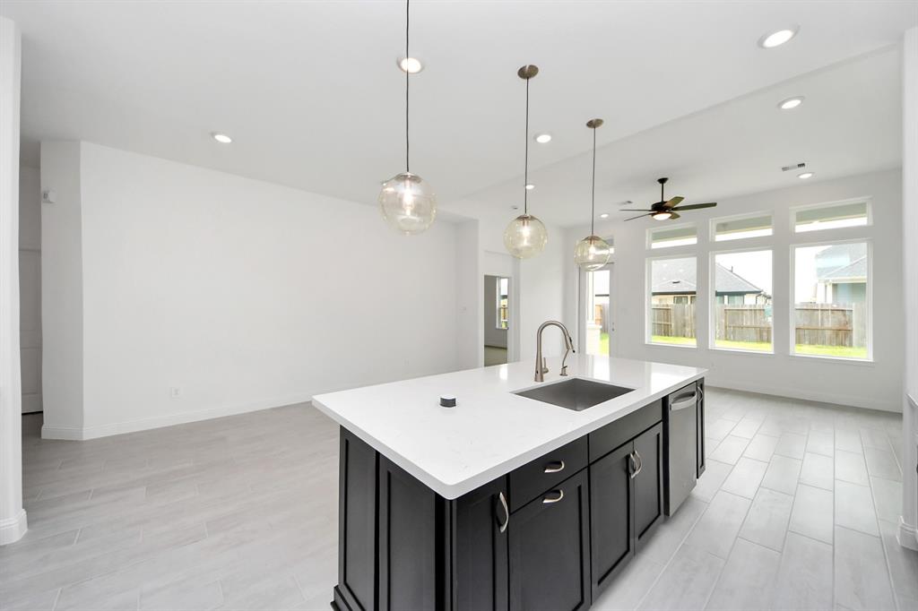 1711 Sterling Water Drive, Missouri City, Texas image 13