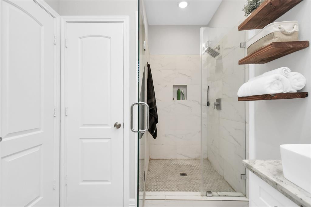411 E 37th Street, Houston, Texas image 26