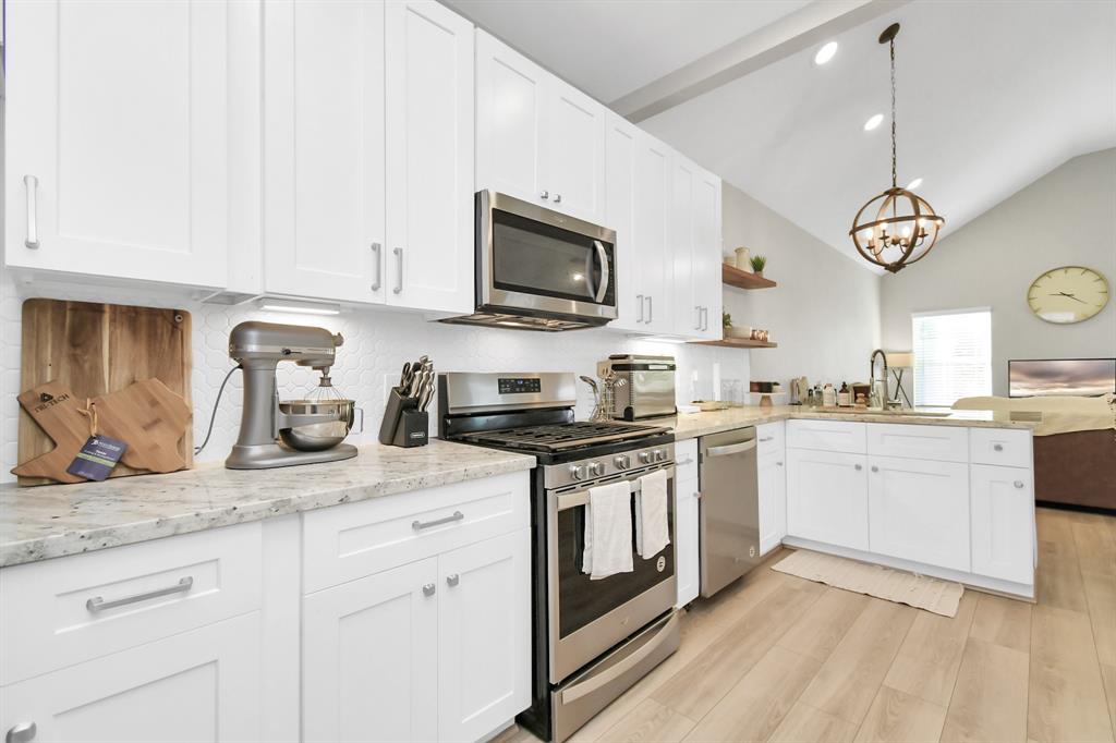 411 E 37th Street, Houston, Texas image 18