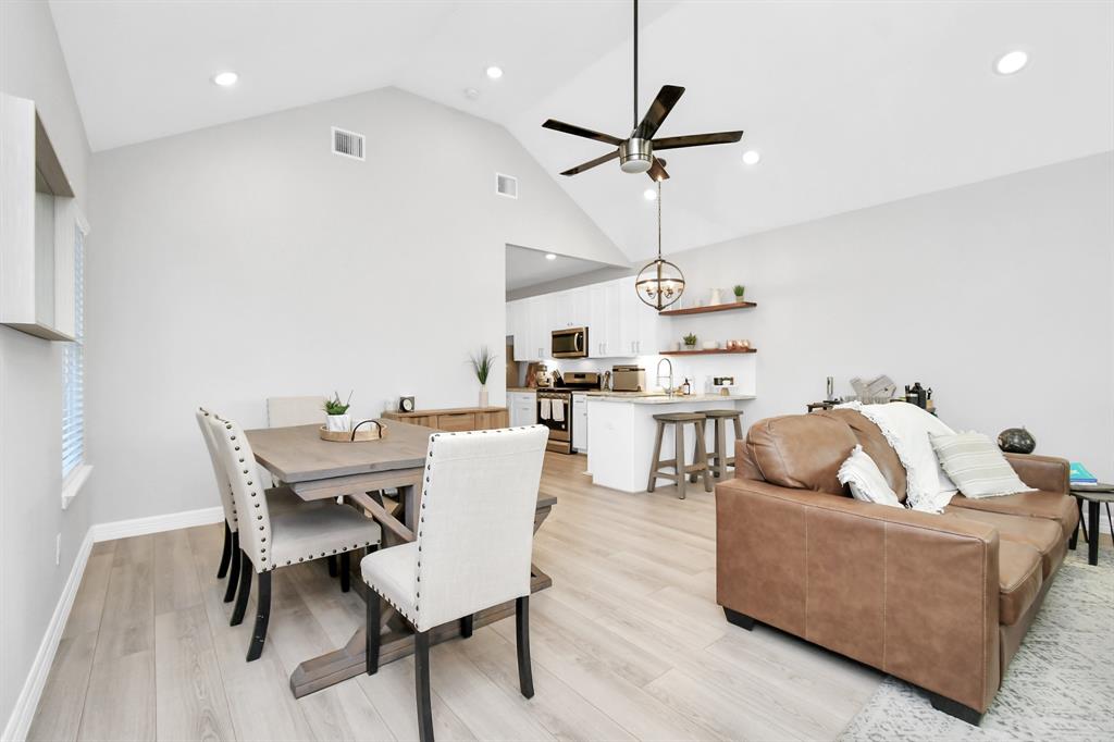 411 E 37th Street, Houston, Texas image 4