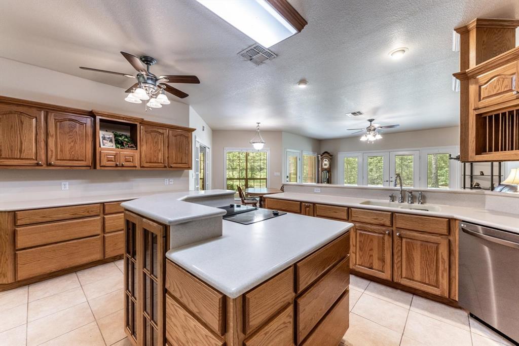 37 Cypress Glenn, Huntsville, Texas image 7
