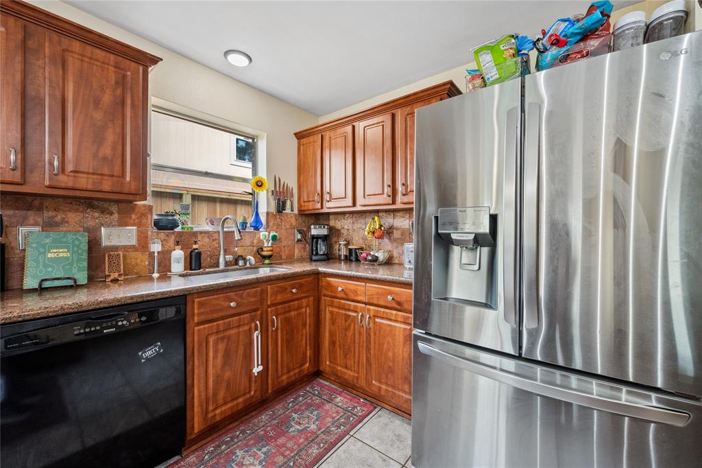 18611 Timber Way Drive, Humble, Texas image 9