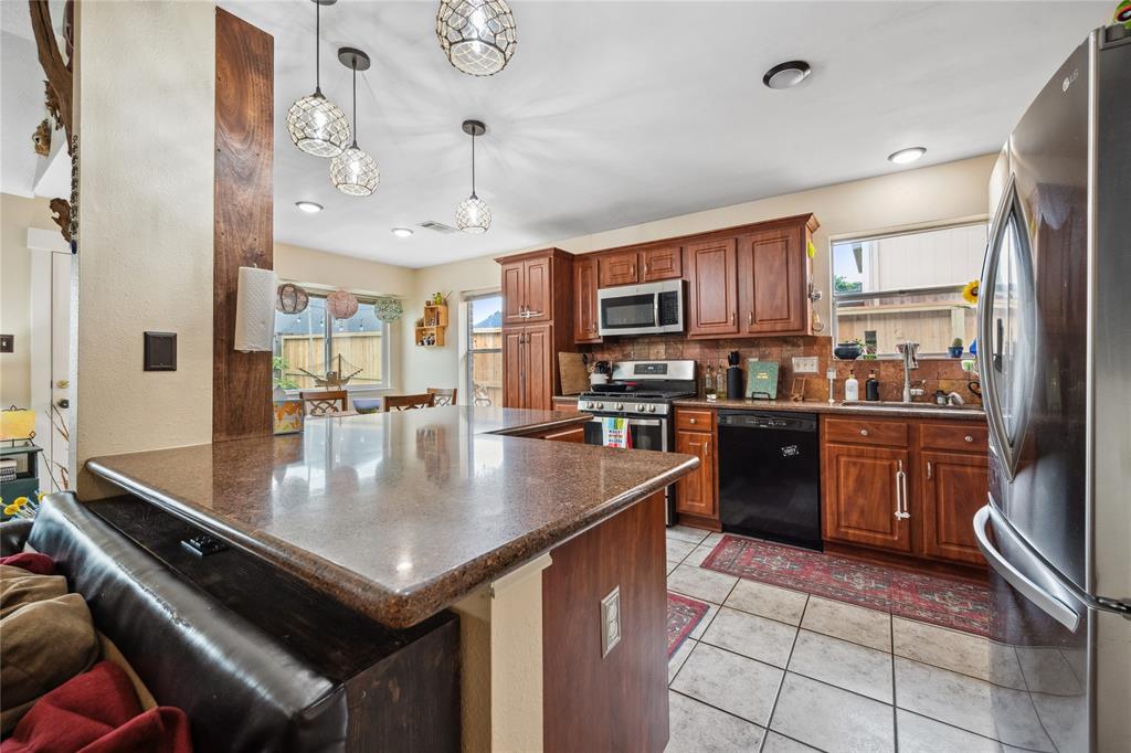 18611 Timber Way Drive, Humble, Texas image 8