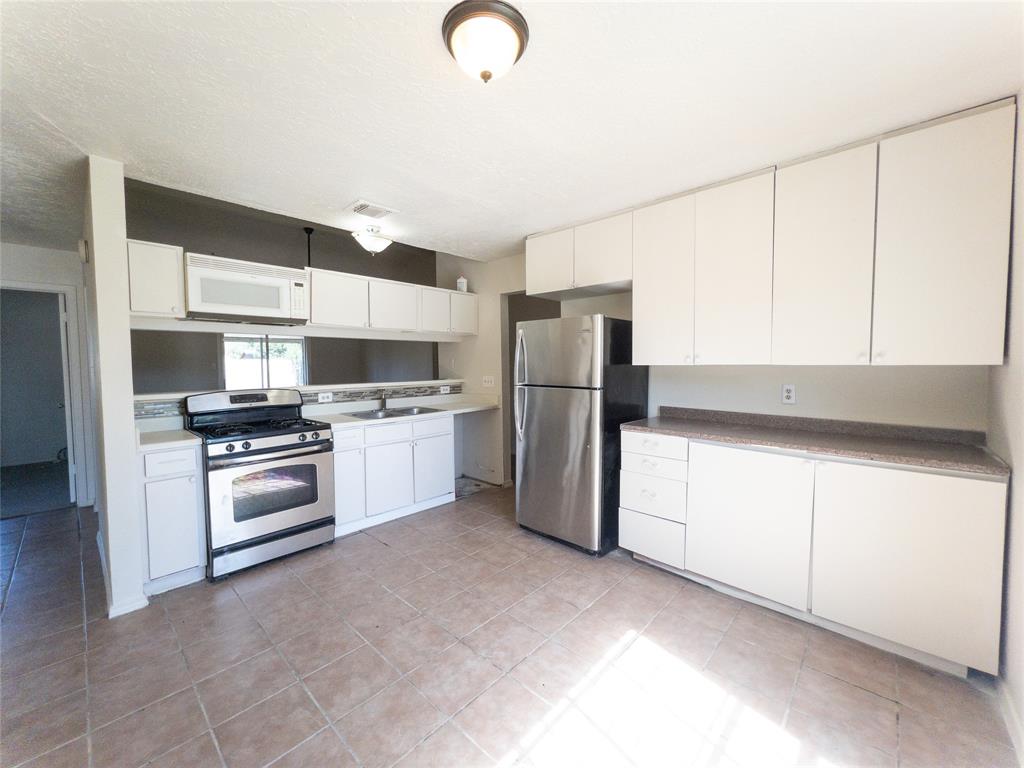 2907 Helmsley Drive
