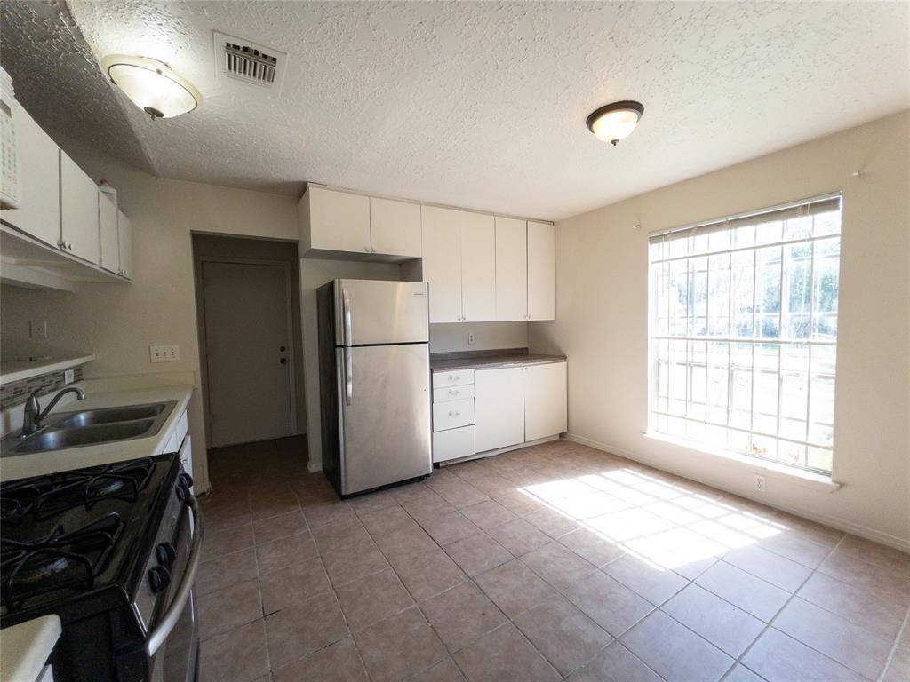 2907 Helmsley Drive