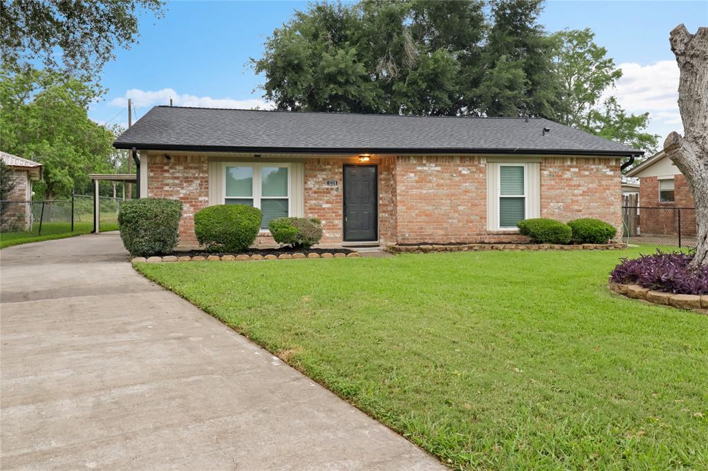 1226 Valley Drive, Angleton, Texas image 2