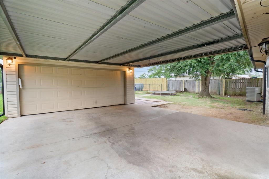1226 Valley Drive, Angleton, Texas image 5