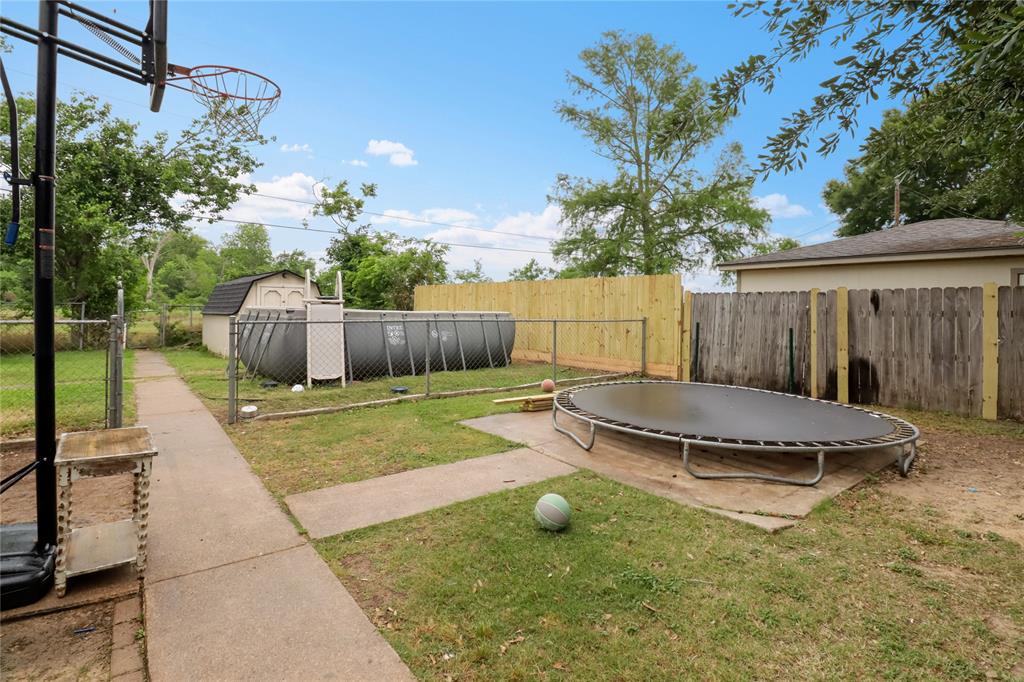 1226 Valley Drive, Angleton, Texas image 19