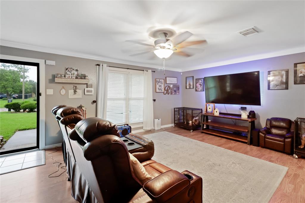 1226 Valley Drive, Angleton, Texas image 7
